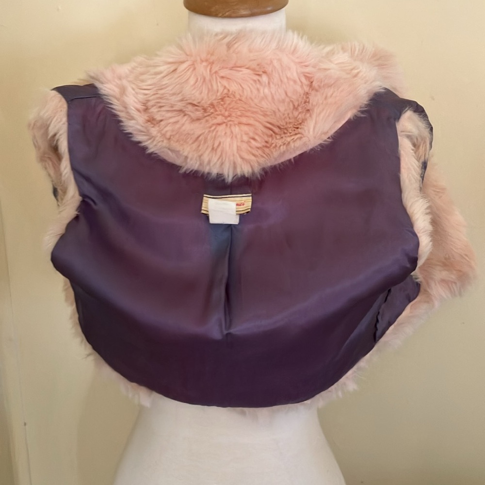 Faux pink fur shrug vest - Picture 3 of 5